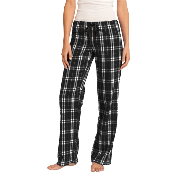 District Women's Flannel Plaid Pant.