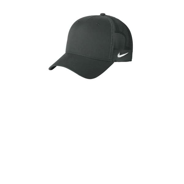 Nike Snapback Mesh Trucker Cap